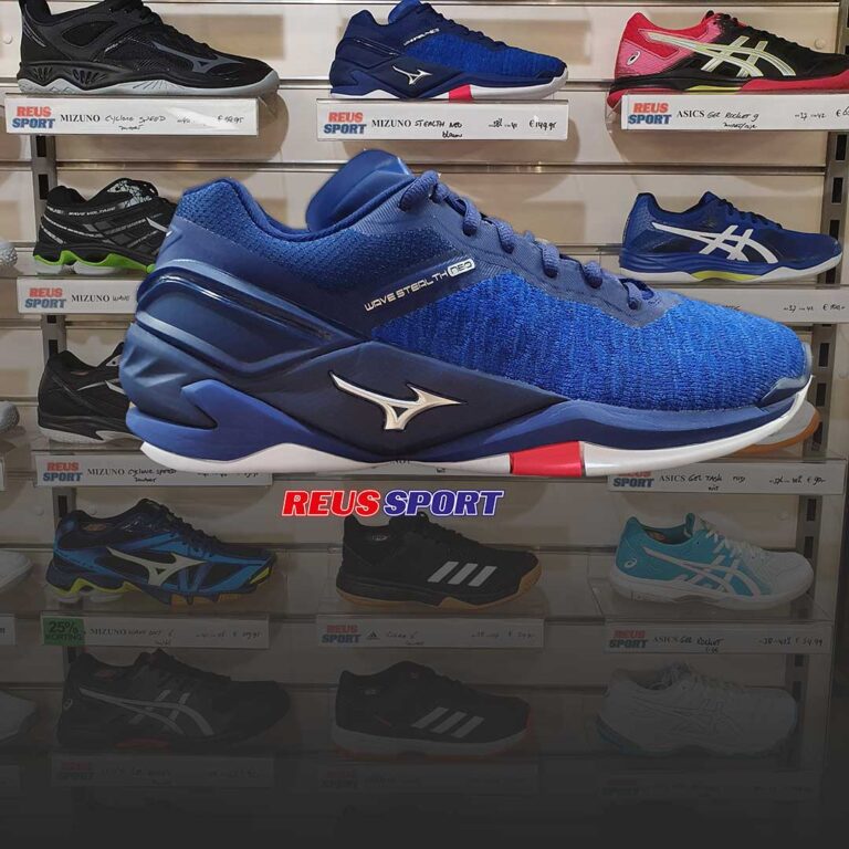 24102020-schoen-mizuno-voor-de--wand